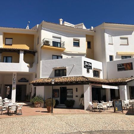 Charming 2 Bed Apartment Next To Cabopino Beach, Spain 마르베야 외부 사진