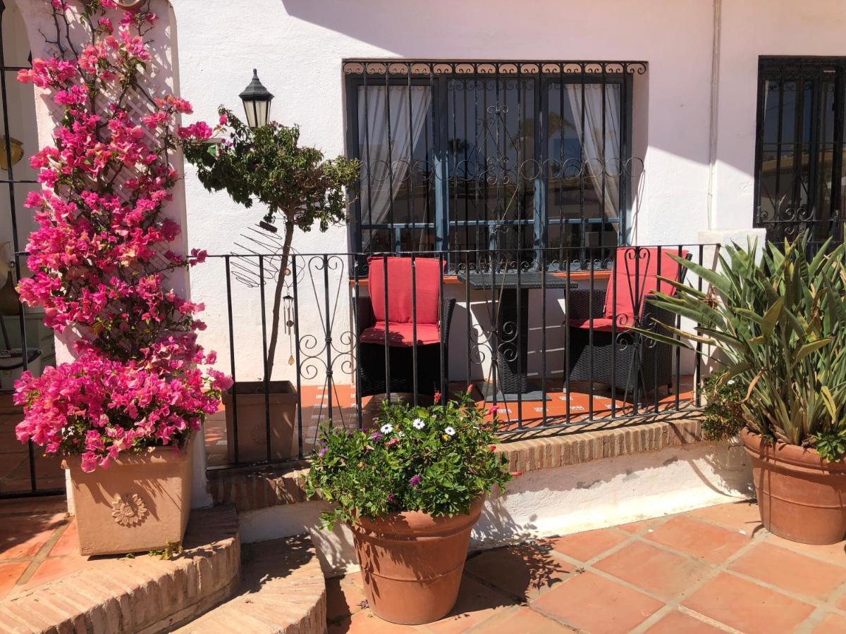 Charming 2 Bed Apartment Next To Cabopino Beach, Spain 마르베야 외부 사진